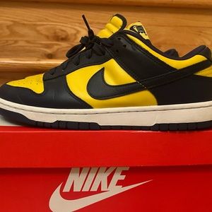Nike SB Dunk Low “Michigan”